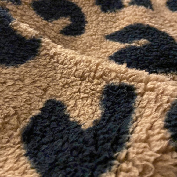 NWT DKNY leopard print teddy crew - Picture 3 of 7